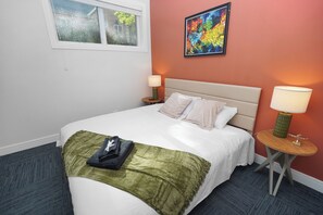 5 bedrooms, iron/ironing board, free WiFi, bed sheets