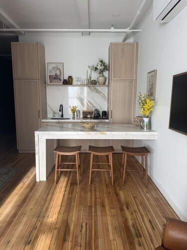 The Ilium Suite 402 - River view Luxury Studio in Downtown Troy