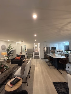 Interior - Open layout 3-bedroom home in Fairfield. Serene backyard, fireplaces, hot tub. (Fairfield)