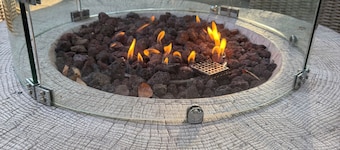 Open layout 3-bedroom home in Fairfield. Serene backyard, fireplaces, hot tub.