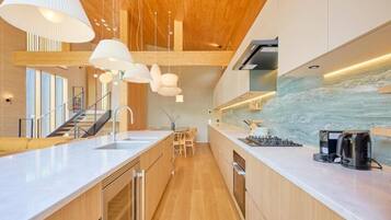 Deluxe Villa, Garden View | Private kitchen