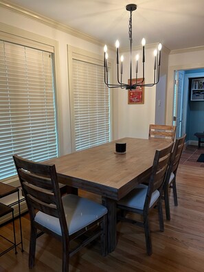 Dining - Peaceful 3-bedroom+loft house perfect for relaxing stays close to Stratton (Jamaica)