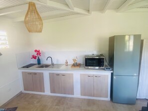 Private kitchen - Beautiful, cozy "Blue Symphony" bungalow (Rivière-Salée)