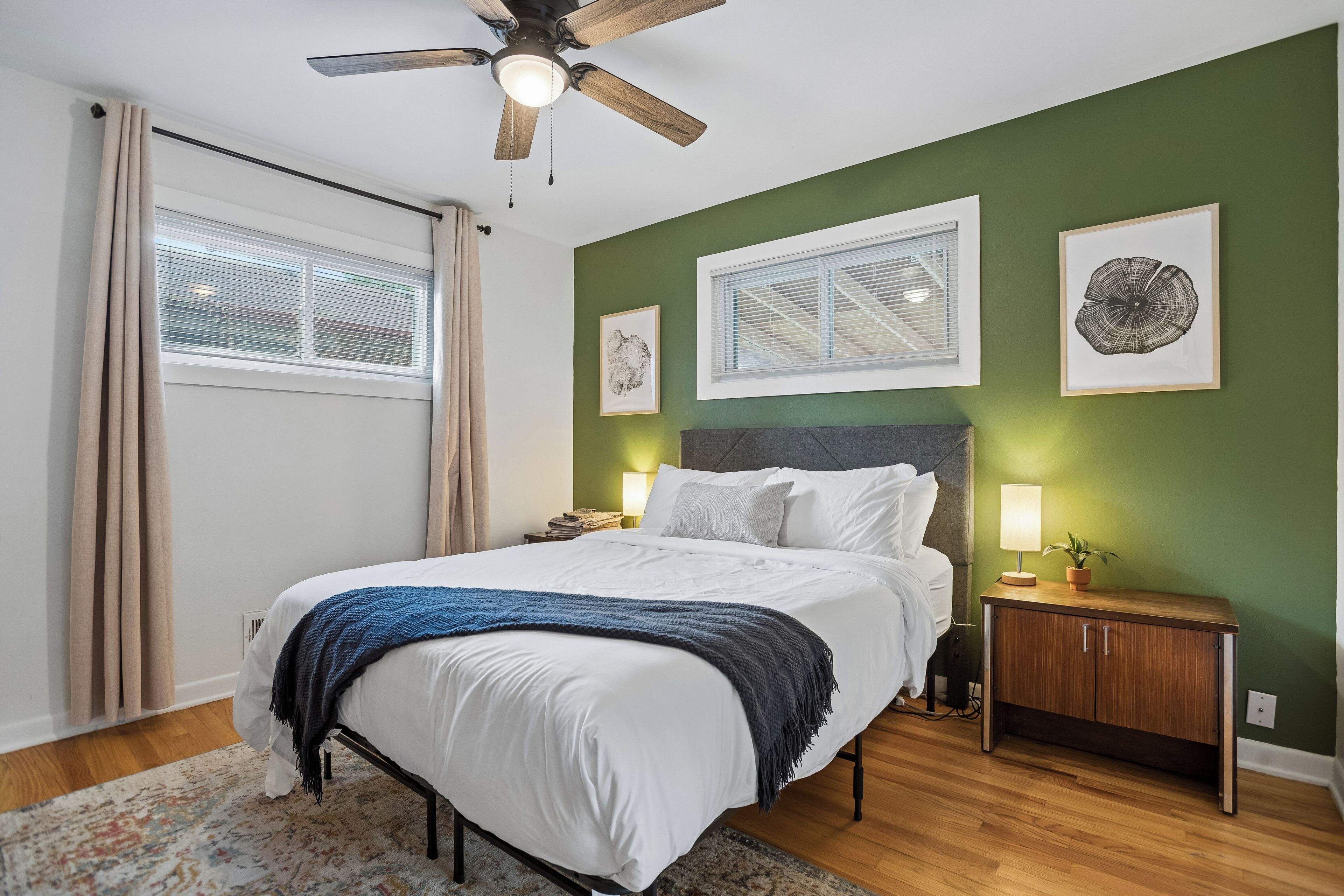 5 bedrooms, desk, travel crib, WiFi (free)