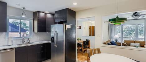 Coffee/tea maker, fridge, microwave, oven