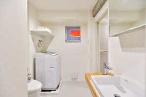 Basic Double Room, Non Smoking | Bathroom - Tora Hotel Shiba (Minato City)