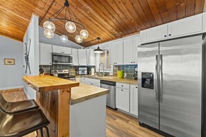 Coffee/tea maker, fridge, microwave, stovetop - Great Location:  Bike, Walk, Run & Ski (Stowe)