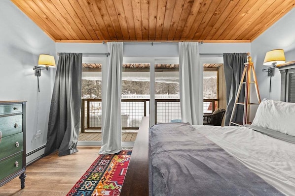 Free WiFi, bed sheets - Great Location:  Bike, Walk, Run & Ski (Stowe)