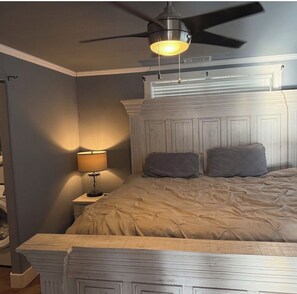 2 bedrooms, WiFi, bed sheets - Charming 2-bedroom building with AC and Hot Tub in Granbury (Granbury)