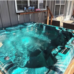 Unclassified image, 2 of 7, button - Charming 2-bedroom building with AC and Hot Tub in Granbury (Granbury)