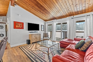 Smart TV - Great Location:  Bike, Walk, Run & Ski (Stowe)