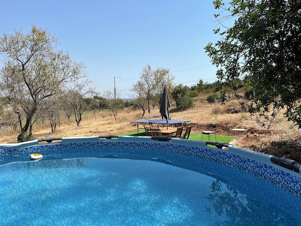 Villa, vista al jardín | Alberca | 3 albercas al aire libre 