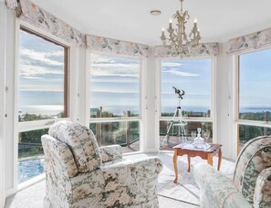 TV, offices - Panoramic Bayview Home Pool & Spacious Yard (Mount Martha)
