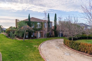 Exterior - Panoramic Bayview Home Pool & Spacious Yard (Mount Martha)