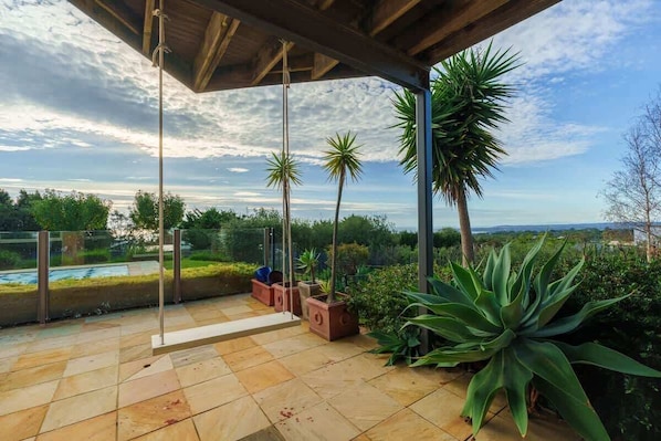 Property grounds - Panoramic Bayview Home Pool & Spacious Yard (Mount Martha)