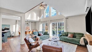 Unclassified image, 4 of 73, button - 🏡 Modern Mountain Lodge | ♨️ Hot Tub • 🎮 Game Room • 🏖️ Big Bass Lake • 🐶 Pet Friendly (Gouldsboro)
