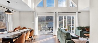 🏡 Modern Mountain Lodge | ♨️ Hot Tub • 🎮 Game Room • 🏖️ Big Bass Lake • 🐶 Pet Friendly