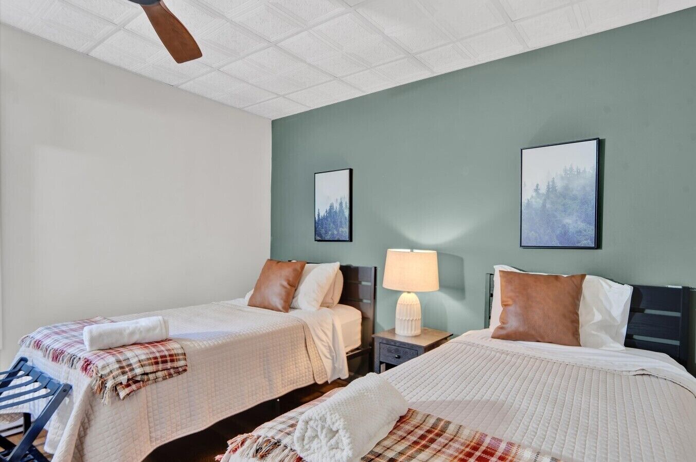 Second Guest Bedroom with Comfortable Twin Layout