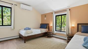 5 bedrooms, iron/ironing board, internet, bed sheets