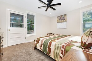 WiFi, bed sheets - Lake Luzerne House with a Sauna, Hot tub public park and beach across the street (Lake Luzerne)