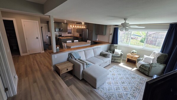 Smart TV, fireplace, DVD player