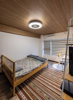 2 Schlafzimmer, Schreibtisch, Bügeleisen/Bügelbrett, kostenloses WLAN