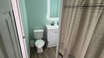 Serviettes fournies, savon, papier toilette