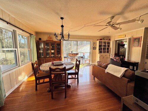 Walk to Historic Oxford Square, 3BR/3BA Near Ole Miss, Peaceful Garden Retreat