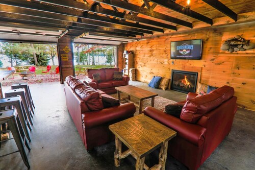 Lakefront Loon Lodge