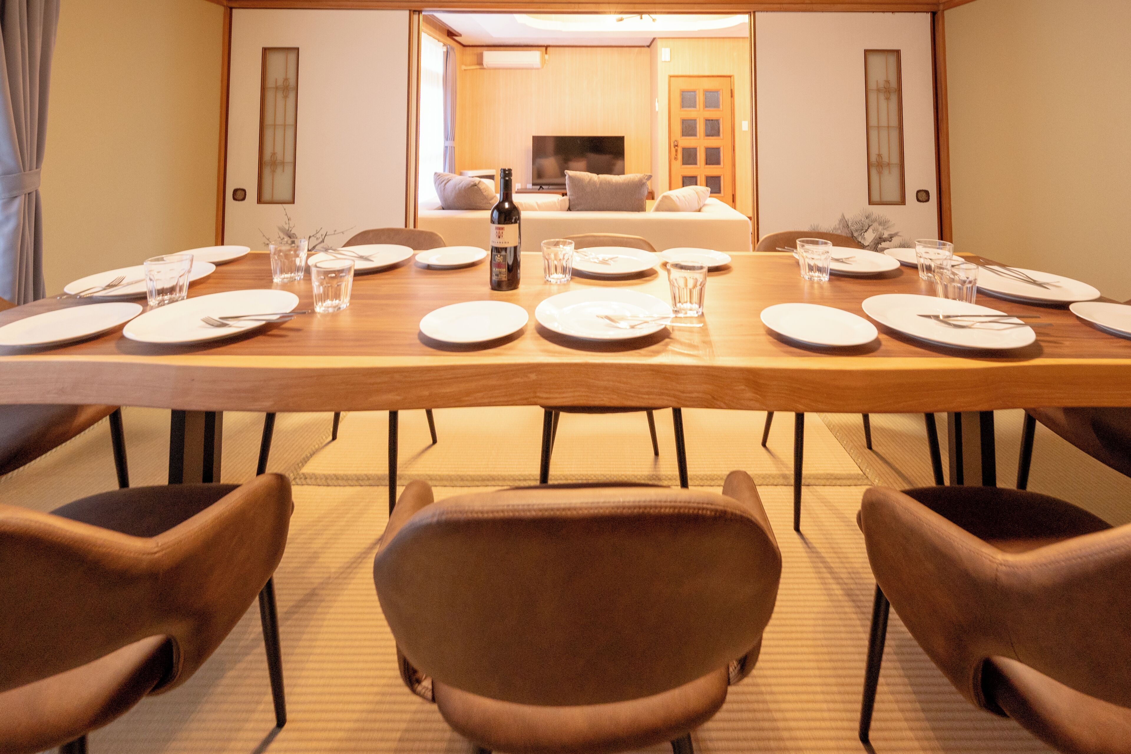 Basic House, 3 Bedrooms, City View | Dining