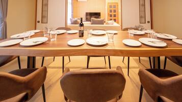 Basic House, 3 Bedrooms, City View | Dining