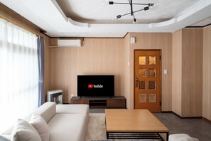 Basic-Haus, 3 Schlafzimmer, Stadtblick | Wohnbereich