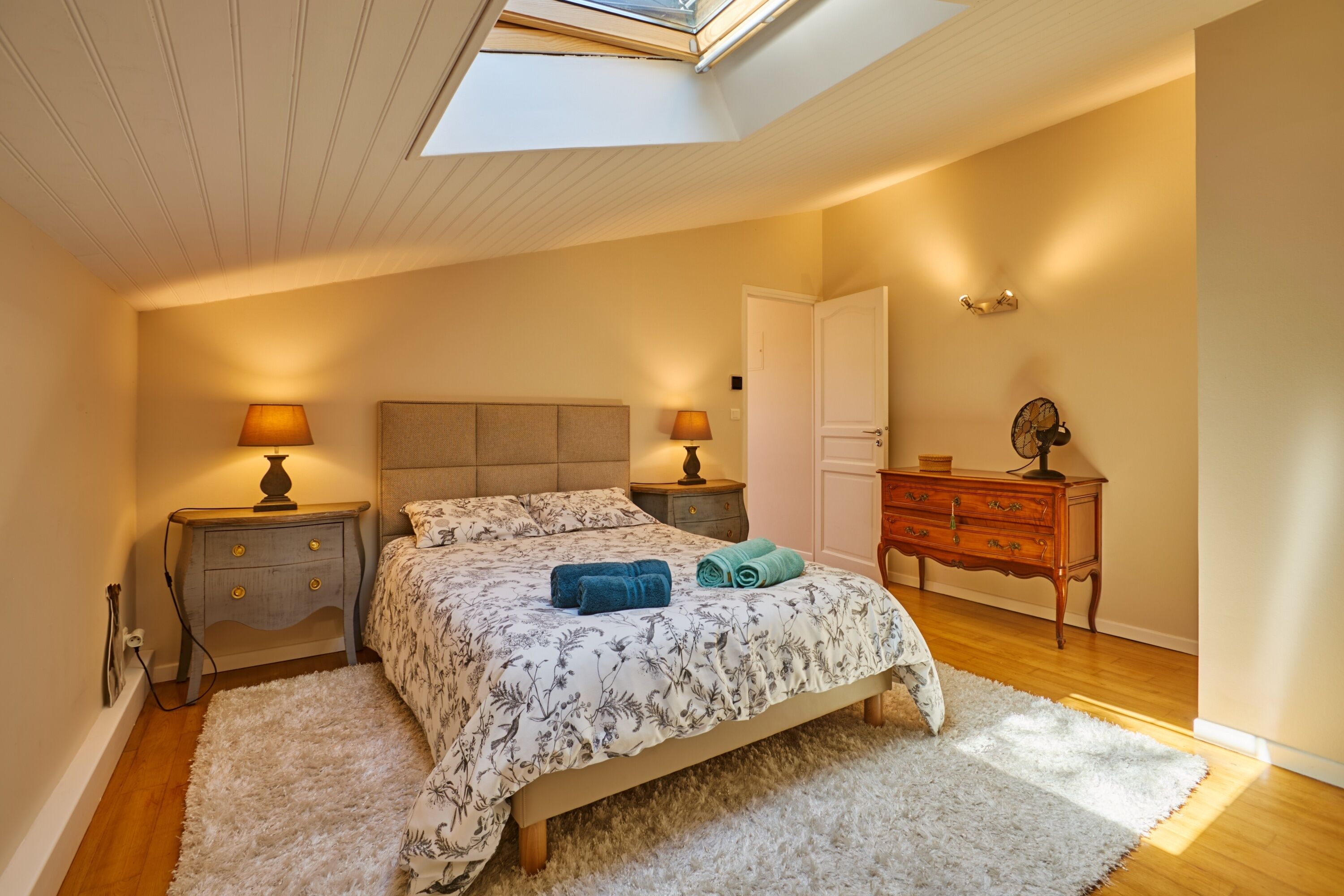 3 chambres, fer et planche à repasser, Wi-Fi gratuit, draps fournis