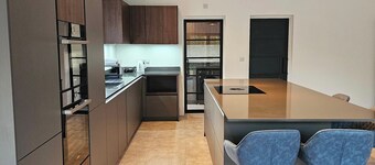 Luxury 12-person Kent Group Retreat