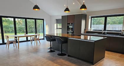 Luxury Kent Bungalow Retreat Sleeps 12