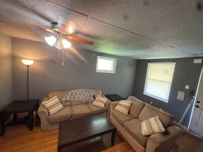 Living area - Cozy AirportHome (St. Louis)