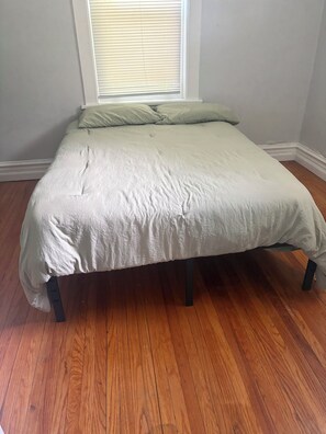 WiFi, bed sheets - Cozy AirportHome (St. Louis)