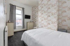 Room - Blackpool 5-Bed, Sleeps 10, Pet Friendly & Parking (Blackpool)