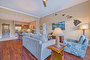 Living area - Ground Floor 2BR with Expansive Lawn, Steps to Beach and the Ocean (Lahaina)