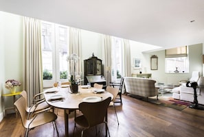Dining - Petersham Mews II - Two Bedroom House, Sleeps 4 (London)