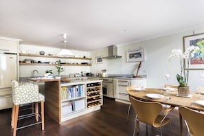 Coffee/tea maker, fridge, microwave, dishwasher - Petersham Mews II - Two Bedroom House, Sleeps 4 (London)
