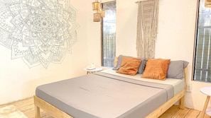Bungalow, ban công, quang cảnh vườn | Két bảo mật tại phòng, màn/rèm cản sáng 