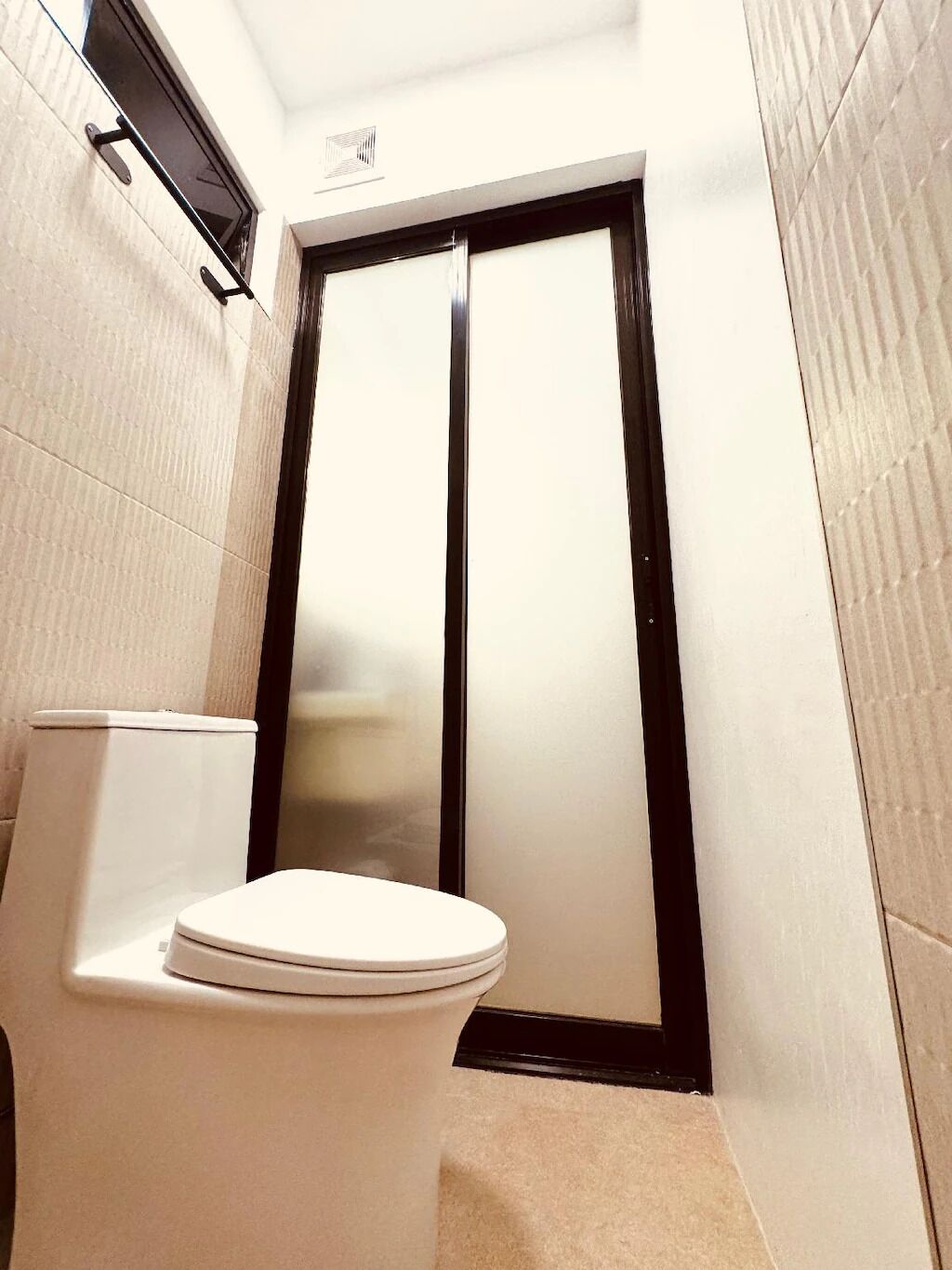 Deluxe-suite - udsigt til have | Badeværelse | Bruser, gratis toiletartikler, bidet, håndklæder