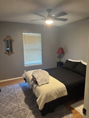 Iron/ironing board, bed sheets - Peaceful 3 bedroom home in Tyler (Tyler)