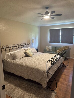 Iron/ironing board, bed sheets - Peaceful 3 bedroom home in Tyler (Tyler)