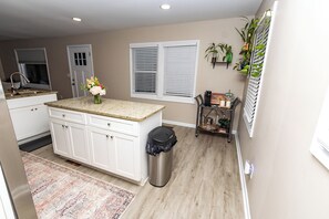 Interior - Tranquil 2-bedroom house with AC in Atlanta (Atlanta)