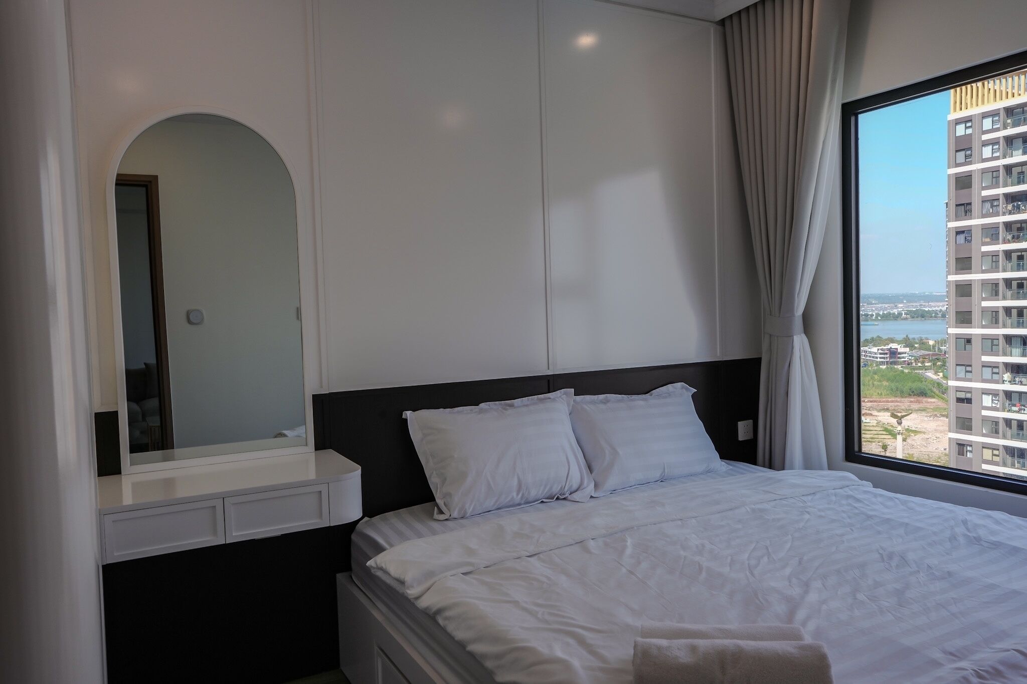 Blackout curtains, free WiFi