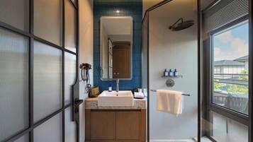 Luxury Villa, Courtyard View | Bathroom | Free toiletries, hair dryer, slippers, towels