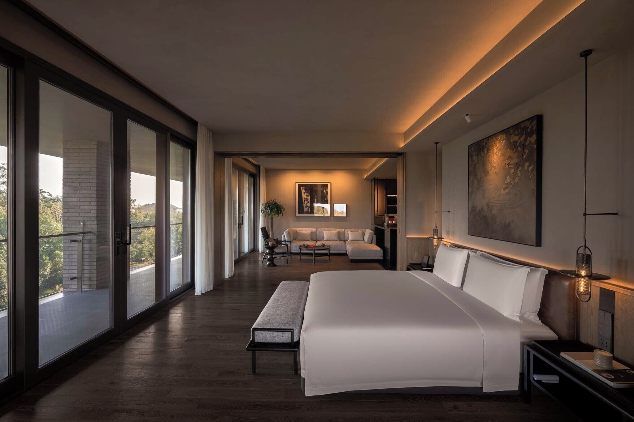 Phòng Suite Executive, ban công, quang cảnh đồi núi | Bộ đồ giường cao cấp, chăn bông, minibar 
