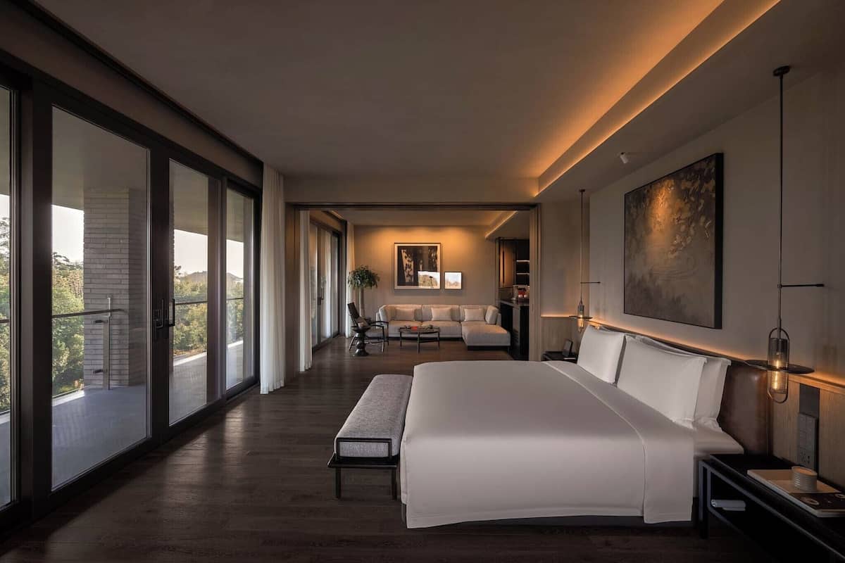 Executive Suite, Balcony, Hill View